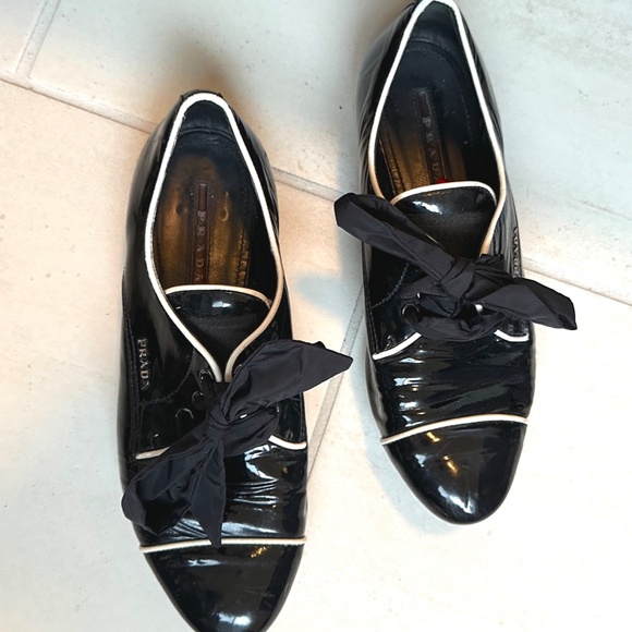 🖤🎀 PRADA Patent Leather Bow Oxfords Loafers - Size 36.5 🎀🖤 - Picture 2 of 3